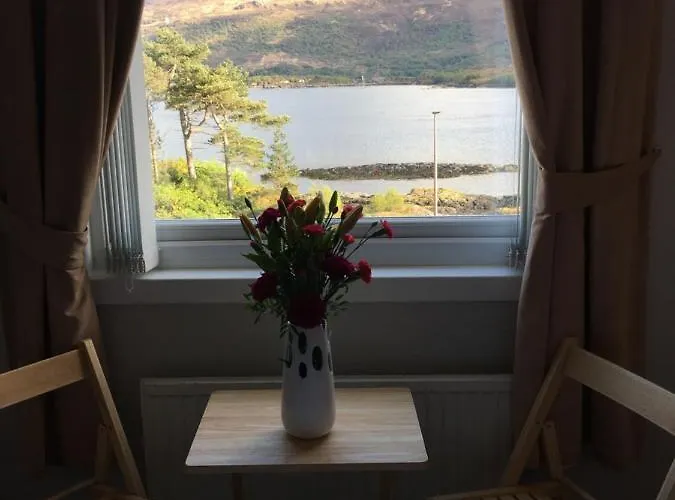 Lochalsh View, Kyle, 1 Mile To Skye