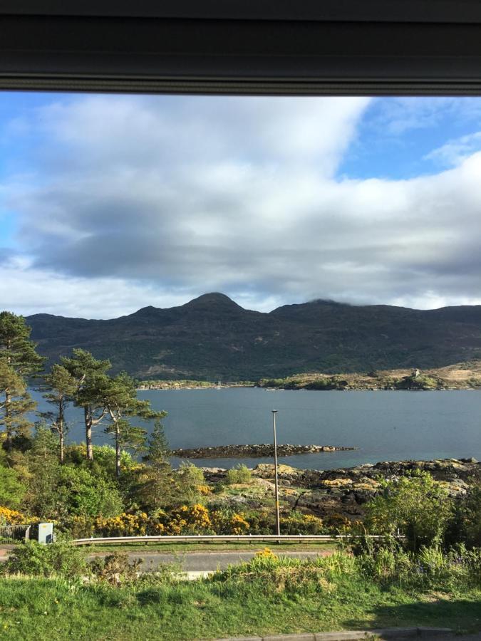 Lochalsh View, Kyle, 1 Mile To Skye Homestay *