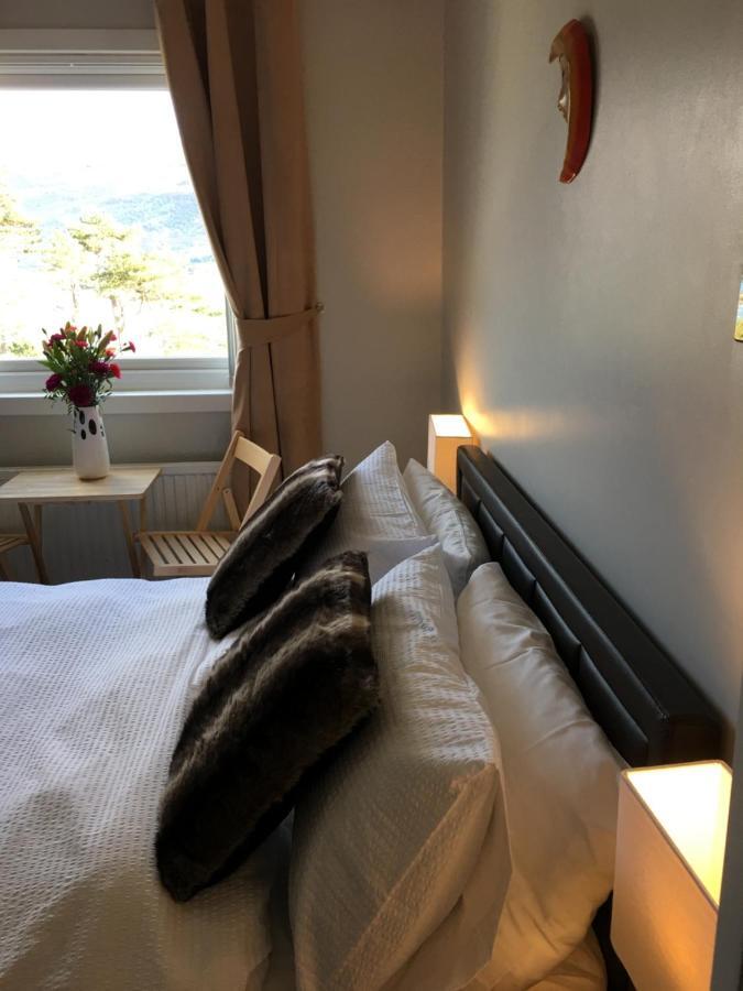 Lochalsh View, Kyle, 1 Mile To Skye Homestay *